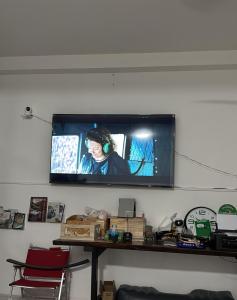 Телевизор и/или развлекательный центр в บ้านสุขใจ Baan Sukjai