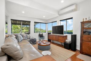 TV a/nebo společenská místnost v ubytování SaltNest - A calm and modern retreat by the sea