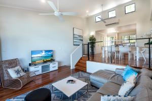 TV/trung tâm giải trí tại Panorama 5 & Free Buggy Hamilton Island