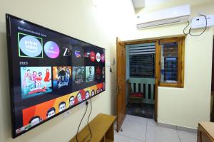 TV/trung tâm giải trí tại Bluetique Beach House