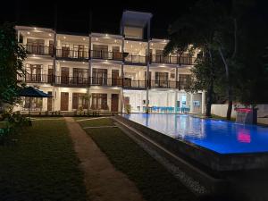 Bazén v ubytování Mirissa Crown nebo v jeho okolí