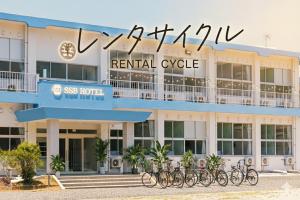 a building with bikes parked in front of it at エスエスビーホテル滄浪 in Satsumasendai