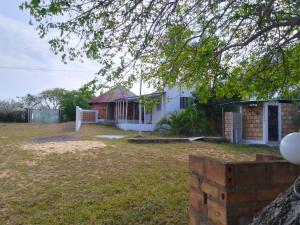 Το κτήριο όπου στεγάζεται  η παραθεριστική κατοικία