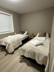 En eller flere senge i et værelse på Modern small apartment