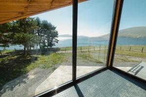 a view of the water from a window at Cottage Tabatskuri in Molit'i