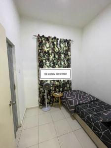 Ένα ή περισσότερα κρεβάτια σε δωμάτιο στο Homestay EZZ