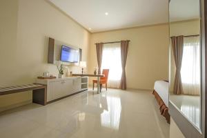 TV/trung tâm giải trí tại Puri Indah Hotel