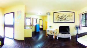 Μια τηλεόραση ή/και κέντρο ψυχαγωγίας στο Raisongrao Resort Khao Kho