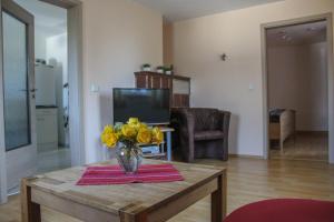 Et tv og/eller underholdning på Ferienwohnung Haus am Wald