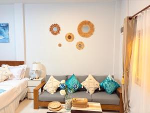 Χώρος καθιστικού στο Cozy Tropical