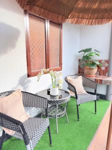 Χώρος καθιστικού στο Cozy Tropical