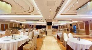 Un lugar para sentarse en Vienna International Hotel Shenzhen North Station Branch