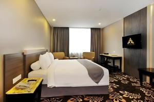 Μια τηλεόραση ή/και κέντρο ψυχαγωγίας στο pyramid suites Hotel