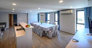 a conference room with a white table and chairs at IWISH Hotel Bangkok in Ban Bang Khen (1)