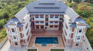 Bazén v ubytování S-Tawan Hotel & Convention nebo v jeho okolí