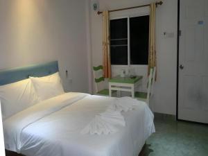 Кровать или кровати в номере Wattana Hill Resort