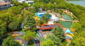 an overhead view of a water park with a pool at New Century Grand Hotel Xuzhou in Xuzhou