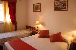 Postel nebo postele na pokoji v ubytování Rutas Hotel + 33 fotografií