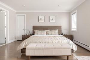 Postel nebo postele na pokoji v ubytování Luxury World Cup Stay Near NYC & MetLife Stadium!