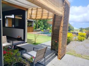 Фотография из галереи L'enclos Pandora à SAINTE ROSE в городе Сент-Роз