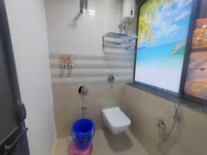 Et badeværelse på Hotel O by OYO Ashoka's Planet Inn + 1 billede