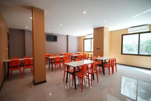 Μια τηλεόραση ή/και κέντρο ψυχαγωγίας στο VELIN Pattaya Hotel +25 φωτογραφίες