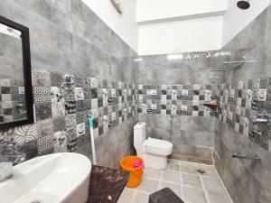 Ванная комната в OYO Hotel O Cloud Inn Homestay