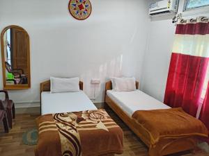 Ένα ή περισσότερα κρεβάτια σε δωμάτιο στο Rhino Guest House