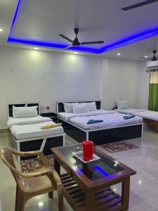 Ένα ή περισσότερα κρεβάτια σε δωμάτιο στο Rhino Guest House