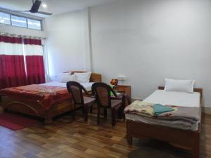 Ένα ή περισσότερα κρεβάτια σε δωμάτιο στο Rhino Guest House +1 φωτογραφίες