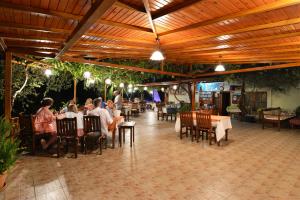 Ресторан / где поесть в St. Nicholas Pension