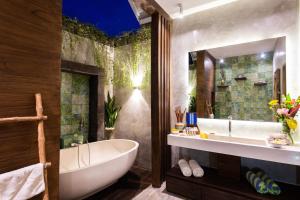 Ένα μπάνιο στο Delight ART Villas