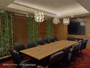 Khu vực hỗ trợ khách đi công tác/phòng hội thảo tại Hotel Huswah Airport