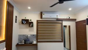 Η κουζίνα ή μικρή κουζίνα στο Cloud9 Airport Hotel