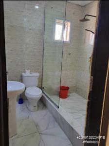 Koupelna v ubytování Lovely self contained unit in a secure estate