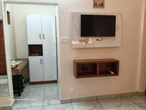 Μια τηλεόραση ή/και κέντρο ψυχαγωγίας στο Cloud9 Airport Hotel