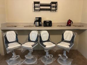 The Innovation في بورتمور: كونتر بأربعة كراسي في الغرفة +صورة واحدة