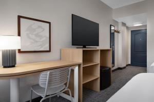 Μια τηλεόραση ή/και κέντρο ψυχαγωγίας στο Spark by Hilton Lakewood Denver Southwest