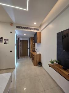 TV a/nebo společenská místnost v ubytování Singh premium stay