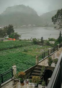 Naturlandskabet i nærheden af lodgen
