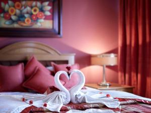 Voodi või voodid majutusasutuse Cesar's Plaza Hotel toas