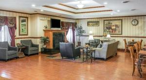 a living room filled with furniture and a fireplace at Quality Inn & Suites Ann Arbor Hwy 23 in Ann Arbor