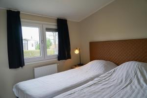 Ένα ή περισσότερα κρεβάτια σε δωμάτιο στο EuroParcs Parc du Soleil +45 φωτογραφίες