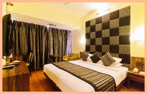 En eller flere senge i et værelse på Hotel The Silver Inn Mumbai + 43 billeder