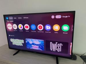 TV a/nebo společenská místnost v ubytování Homestay Putrajaya Near Lake, Dataran Putrajaya - Boulevard Putrajaya, Shaftsbury Alamanda & Masjid Putra