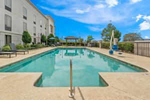 La pileta dentro o cerca de Hampton Inn & Suites Tifton