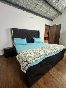 Un pat sau paturi într-o cameră la Green valley resort