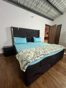 Un pat sau paturi într-o cameră la Green valley resort +18 fotografii