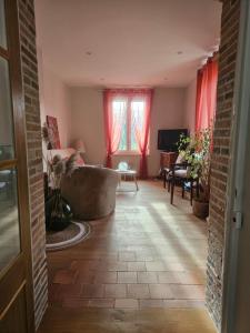 Μια τηλεόραση ή/και κέντρο ψυχαγωγίας στο A l'ombre du mûrier