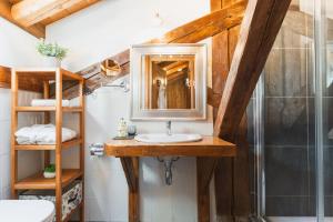 Et badeværelse på La Ferme a Mamy - Snowytrees + 46 billeder